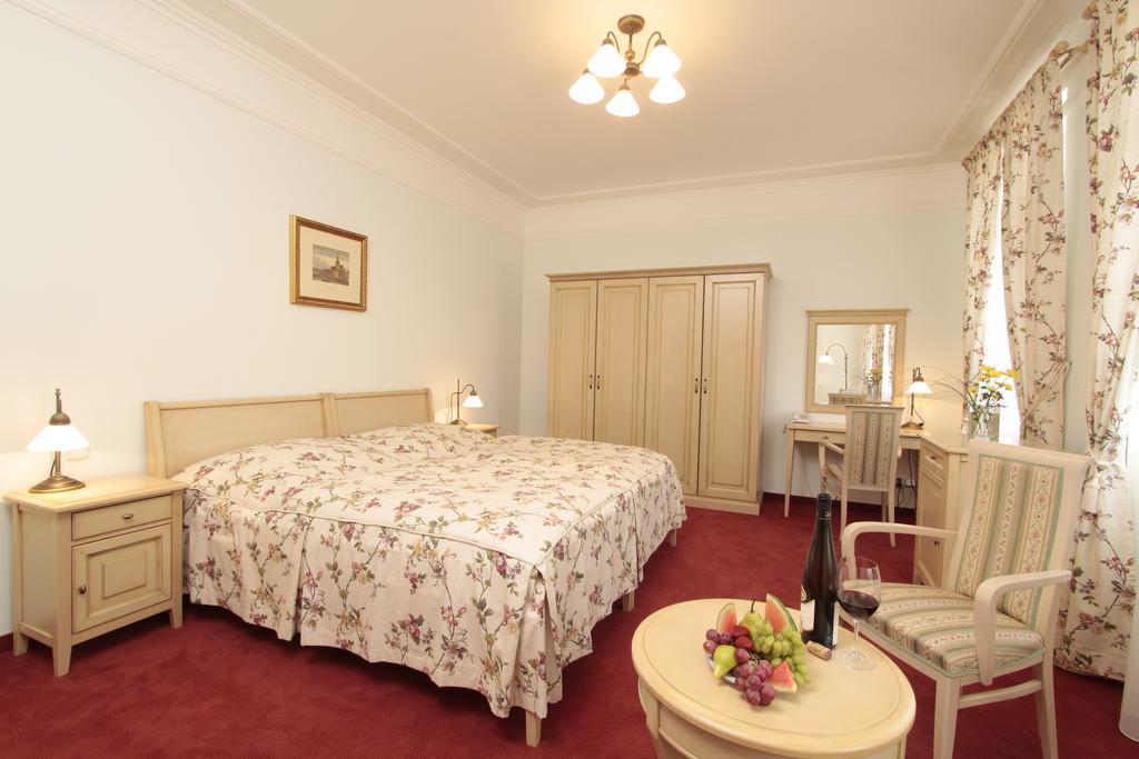 Spa Hotel Schlosspark Karlsbad Buitenkant foto